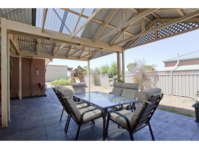 24 Bowles Road, Epsom VIC 3551