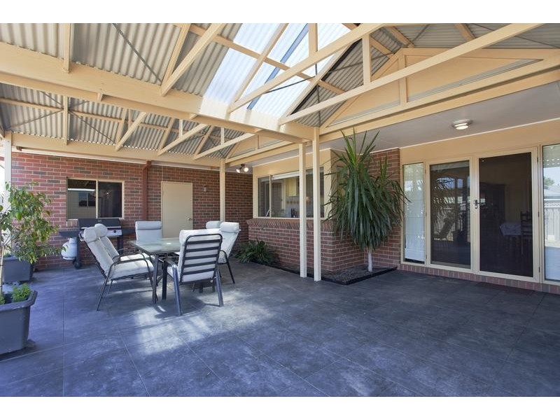 24 Bowles Road, Epsom VIC 3551
