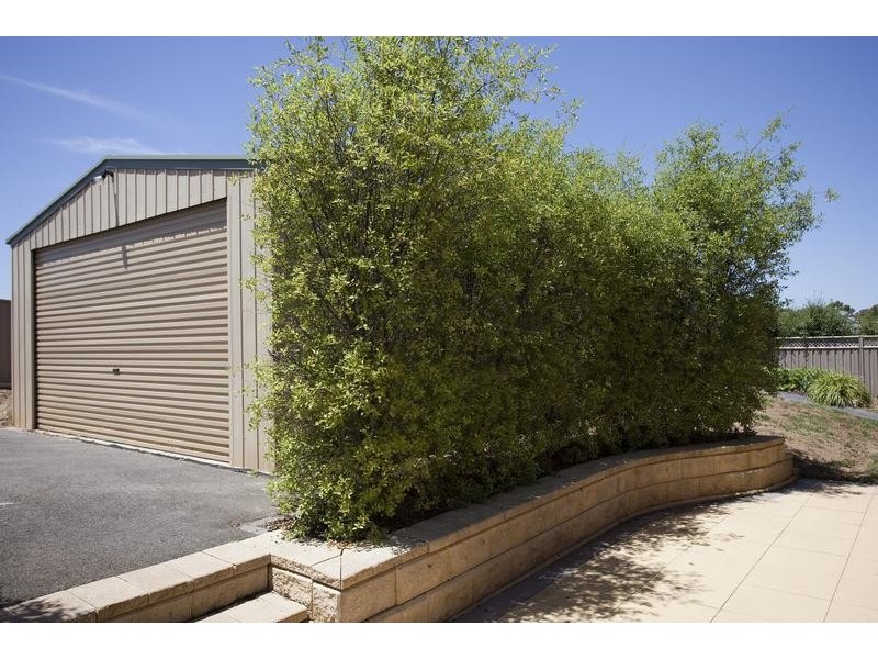 24 Bowles Road, Epsom VIC 3551