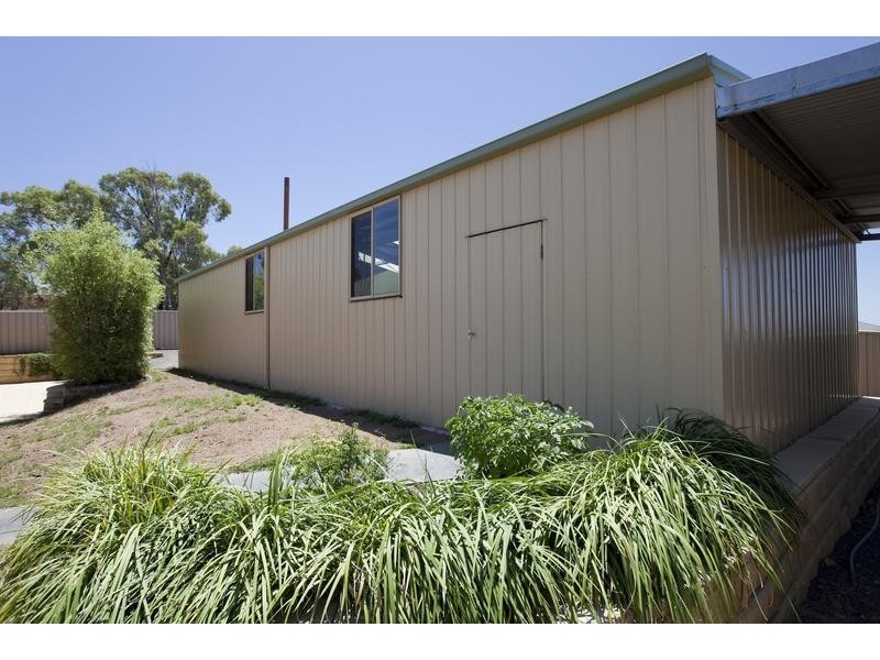24 Bowles Road, Epsom VIC 3551