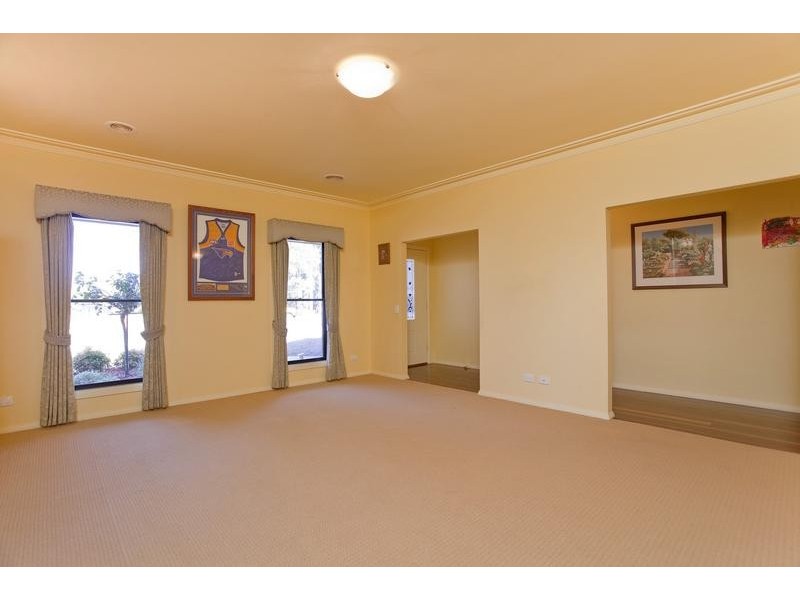 24 Bowles Road, Epsom VIC 3551