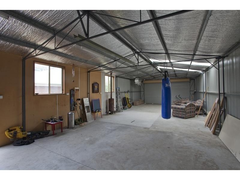 24 Bowles Road, Epsom VIC 3551