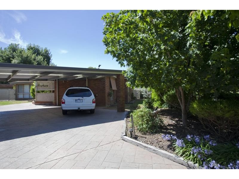 5 Louey Drive, White Hills VIC 3550