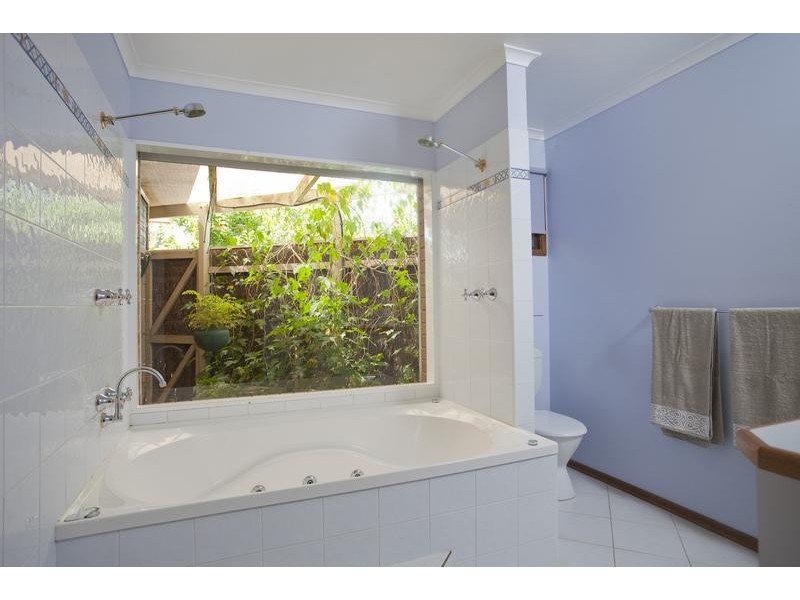 5 Louey Drive, White Hills VIC 3550