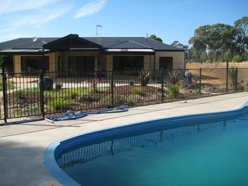 21 McIvor Park Court, Junortoun VIC 3551