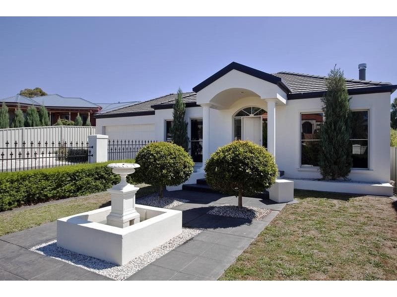 14 Adelle Court, Strathdale VIC 3550