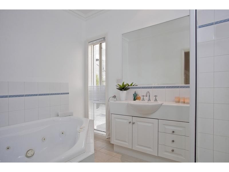 14 Adelle Court, Strathdale VIC 3550