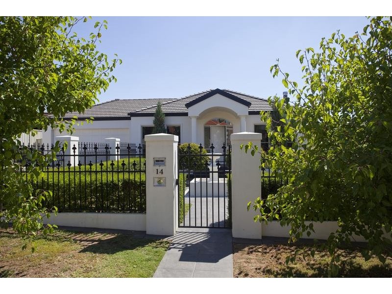 14 Adelle Court, Strathdale VIC 3550