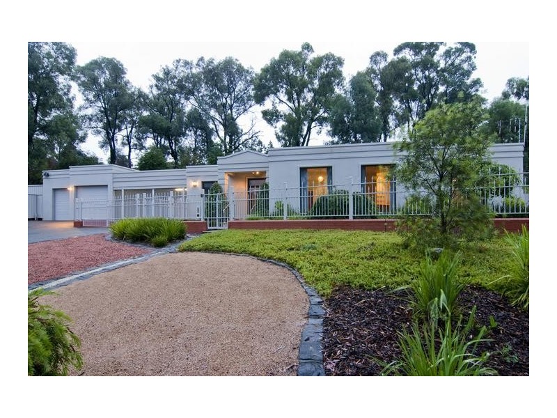 12 Edwards Road, Kennington VIC 3550