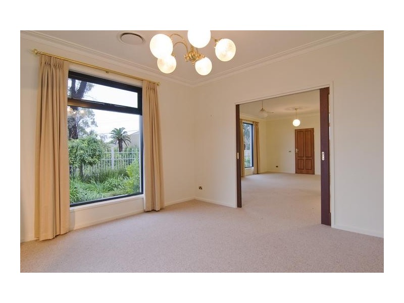12 Edwards Road, Kennington VIC 3550