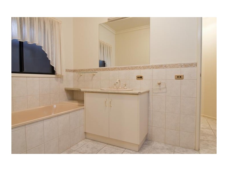 12 Edwards Road, Kennington VIC 3550