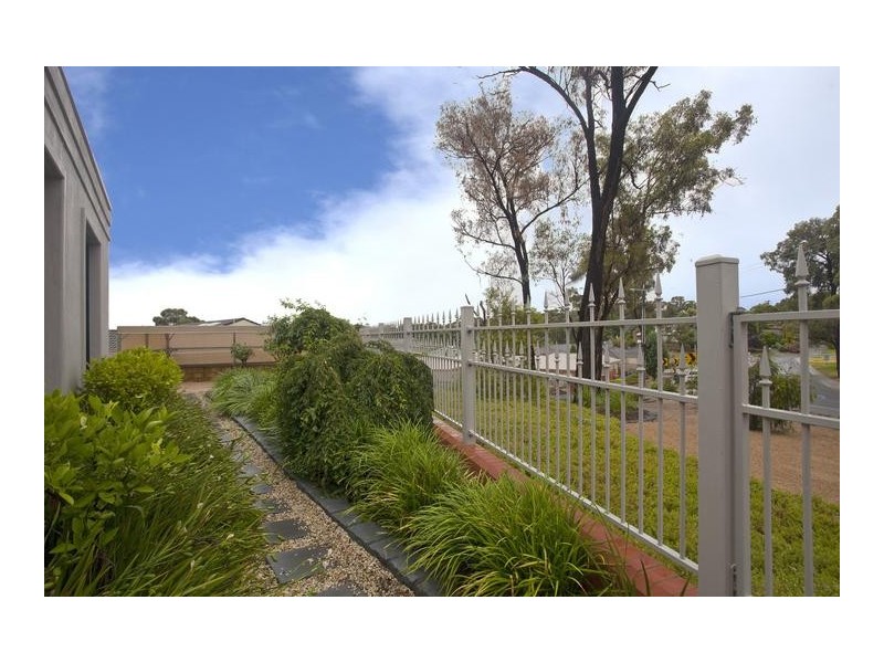 12 Edwards Road, Kennington VIC 3550