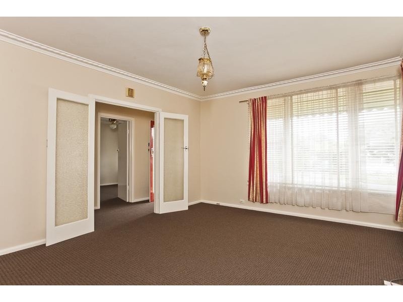 9 Graham Street, Kangaroo Flat VIC 3555