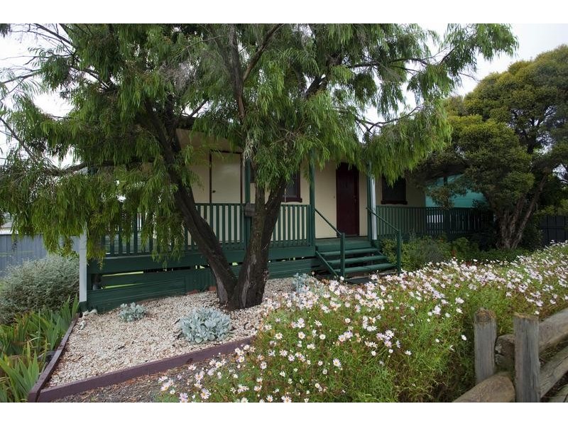 9 Daniel Street, Long Gully VIC 3550