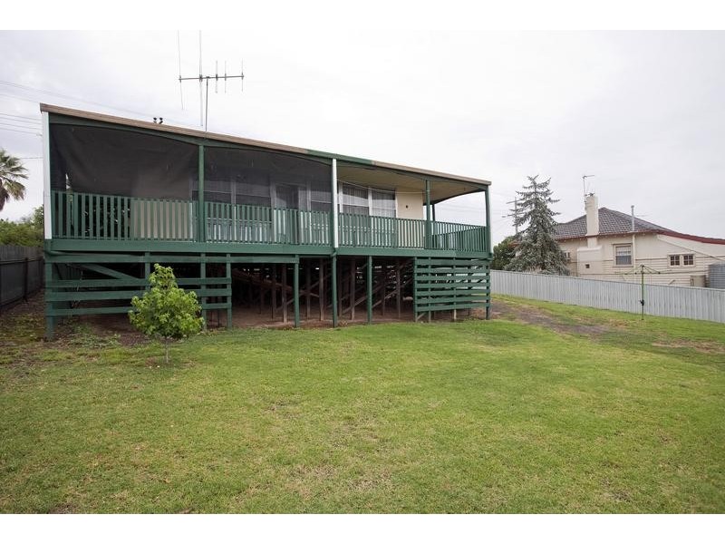 9 Daniel Street, Long Gully VIC 3550