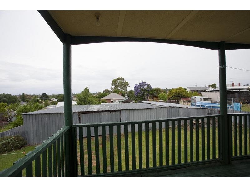 9 Daniel Street, Long Gully VIC 3550