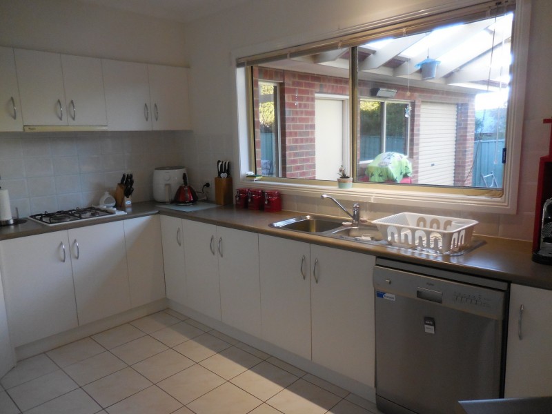 4 Ellesmere Terrace, Strathdale VIC 3550