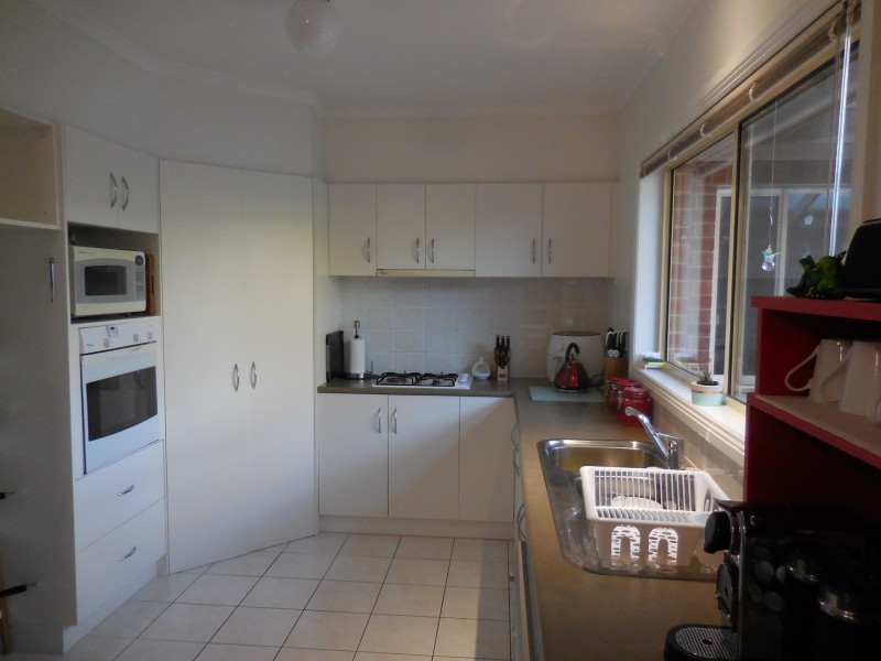 4 Ellesmere Terrace, Strathdale VIC 3550