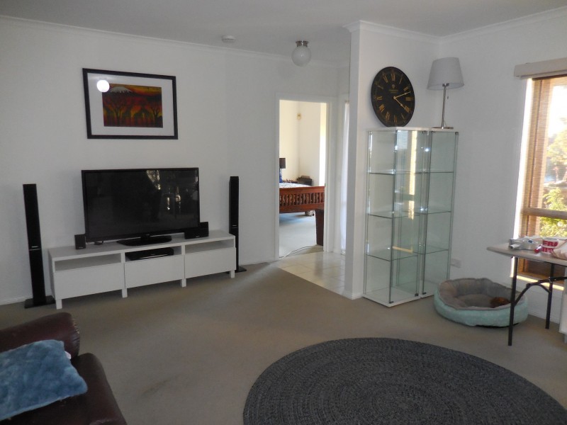 4 Ellesmere Terrace, Strathdale VIC 3550