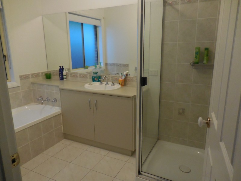 4 Ellesmere Terrace, Strathdale VIC 3550