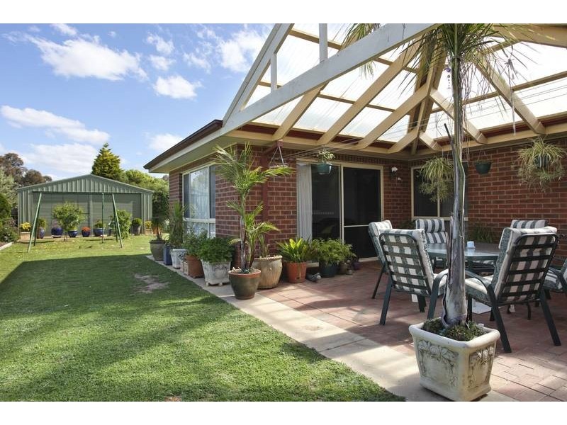 4 Ellesmere Terrace, Strathdale VIC 3550