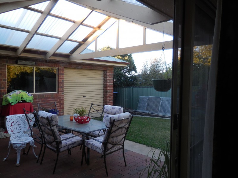 4 Ellesmere Terrace, Strathdale VIC 3550