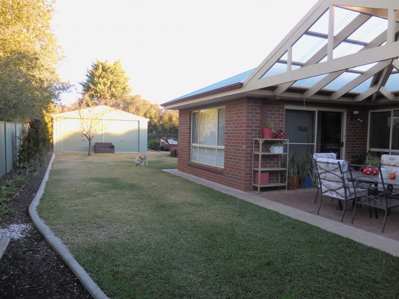 4 Ellesmere Terrace, Strathdale VIC 3550