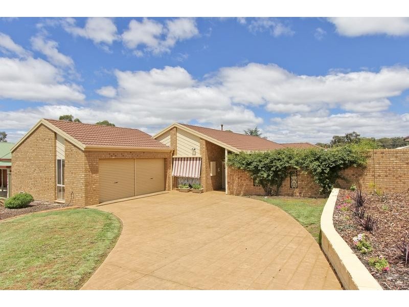 2 Tabitha Court, Golden Square VIC 3555