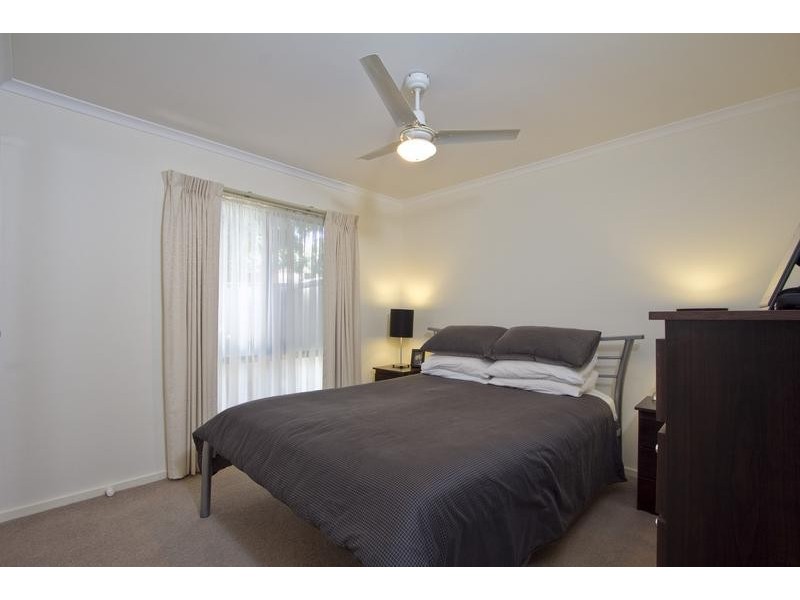 2/50 Putnam Avenue, Strathdale VIC 3550