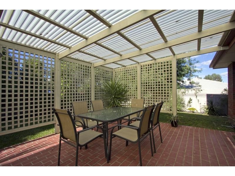 2/50 Putnam Avenue, Strathdale VIC 3550