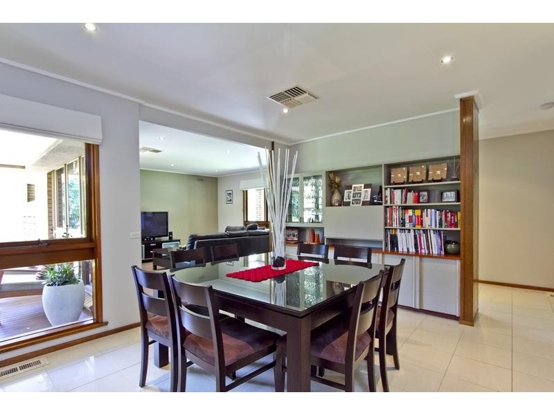 2 Yallambee Drive, Strathdale VIC 3550