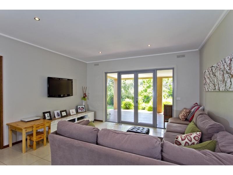 2 Yallambee Drive, Strathdale VIC 3550