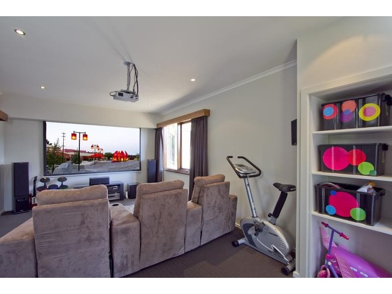 2 Yallambee Drive, Strathdale VIC 3550