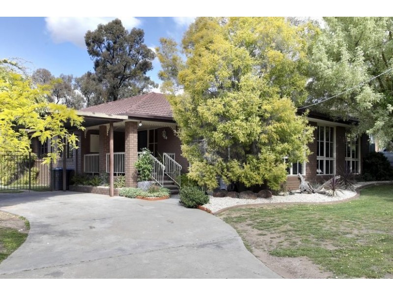 16 Herbert Avenue, Strathdale VIC 3550