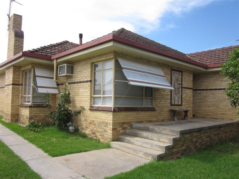 361 High Street, Kangaroo Flat VIC 3555