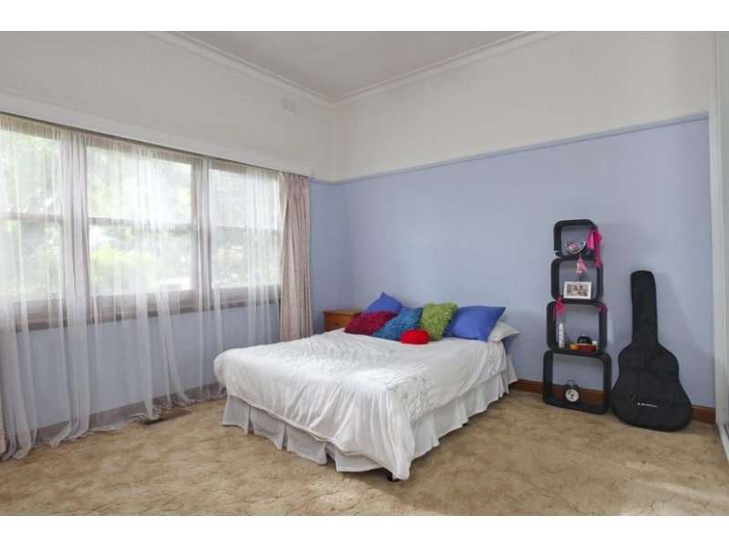 16 Curtin Street, Flora Hill VIC 3550