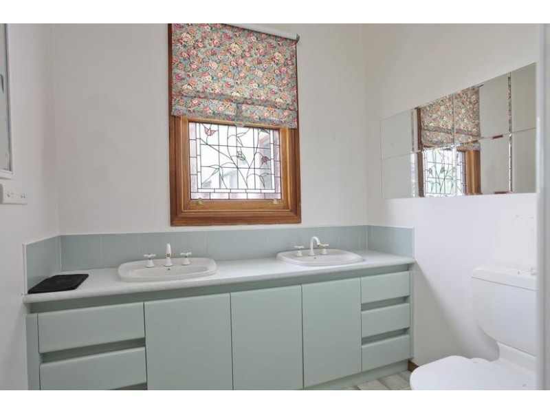 16 Curtin Street, Flora Hill VIC 3550