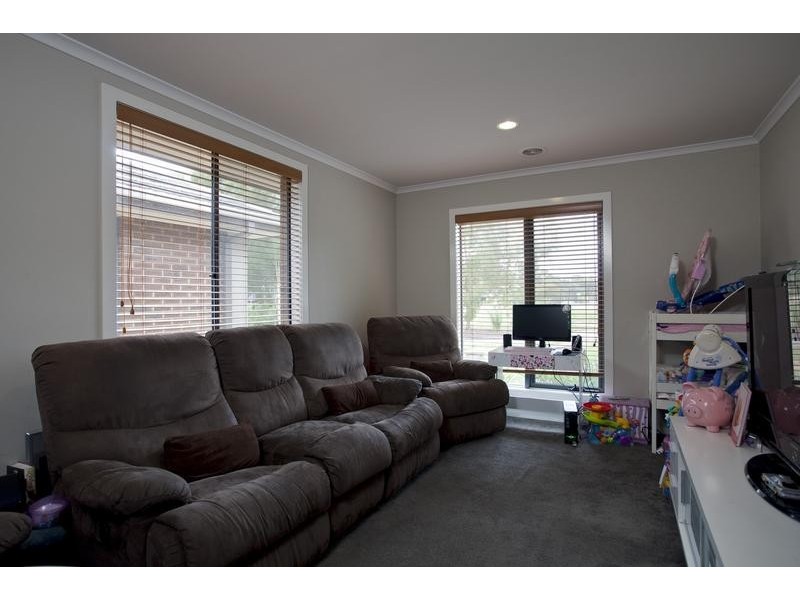 2/4 – 6 Greenview Circuit, Epsom VIC 3551
