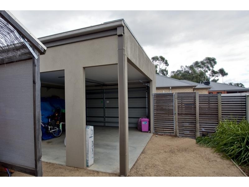 2/4 – 6 Greenview Circuit, Epsom VIC 3551