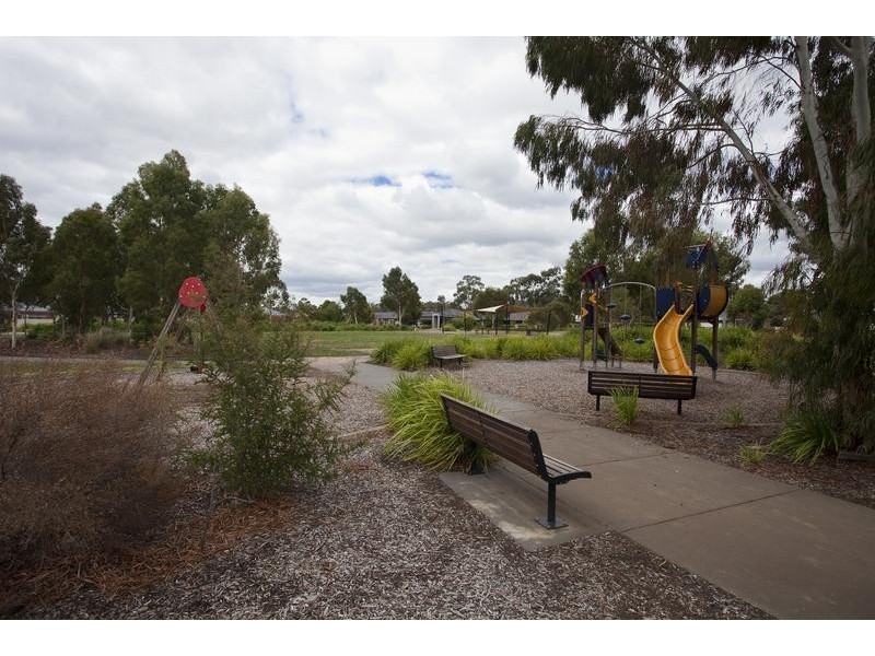 2/4 – 6 Greenview Circuit, Epsom VIC 3551