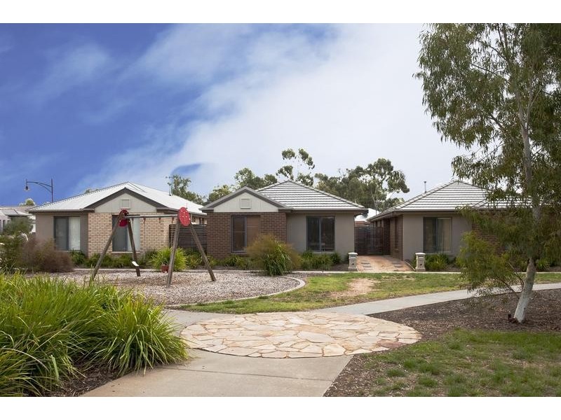 2/4 – 6 Greenview Circuit, Epsom VIC 3551