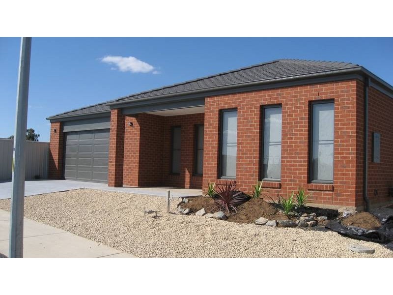 2 Market Garden Circuit, Epsom VIC 3551