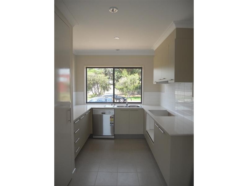 2 Market Garden Circuit, Epsom VIC 3551
