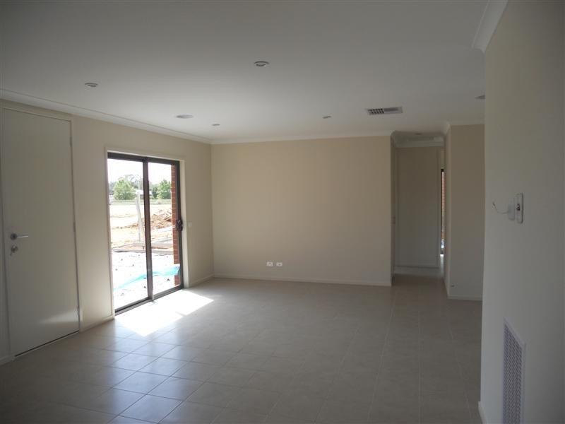 2 Market Garden Circuit, Epsom VIC 3551