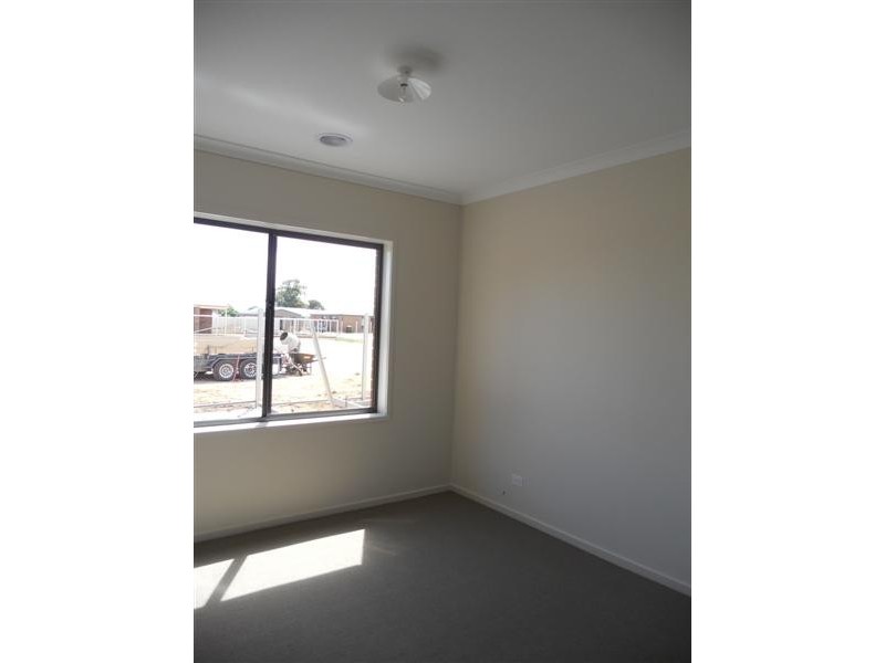 2 Market Garden Circuit, Epsom VIC 3551