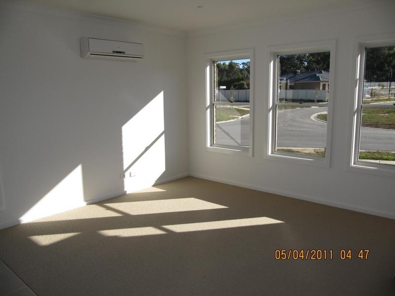 30 Barnett Drive, Kangaroo Flat VIC 3555