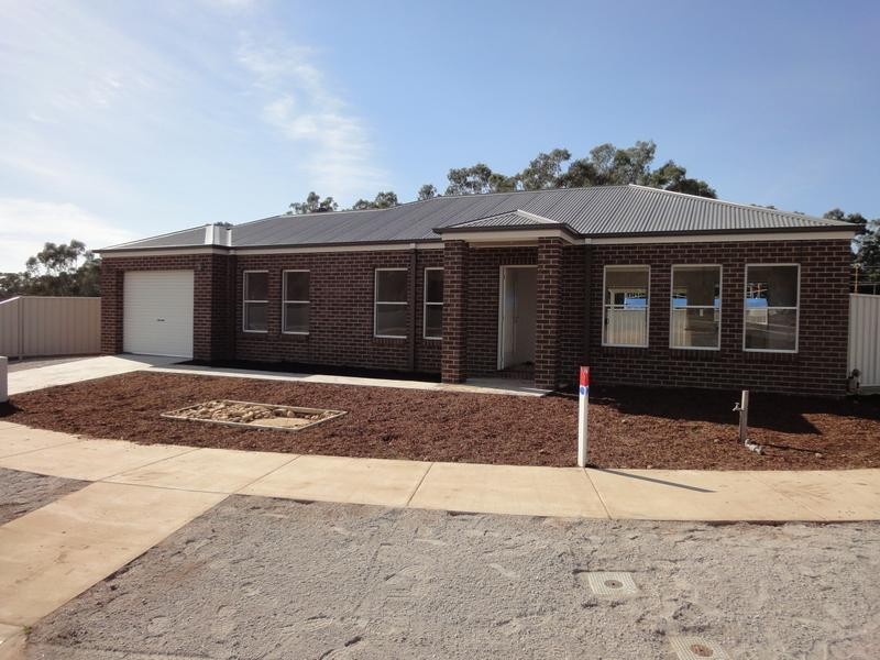 30 Barnett Drive, Kangaroo Flat VIC 3555