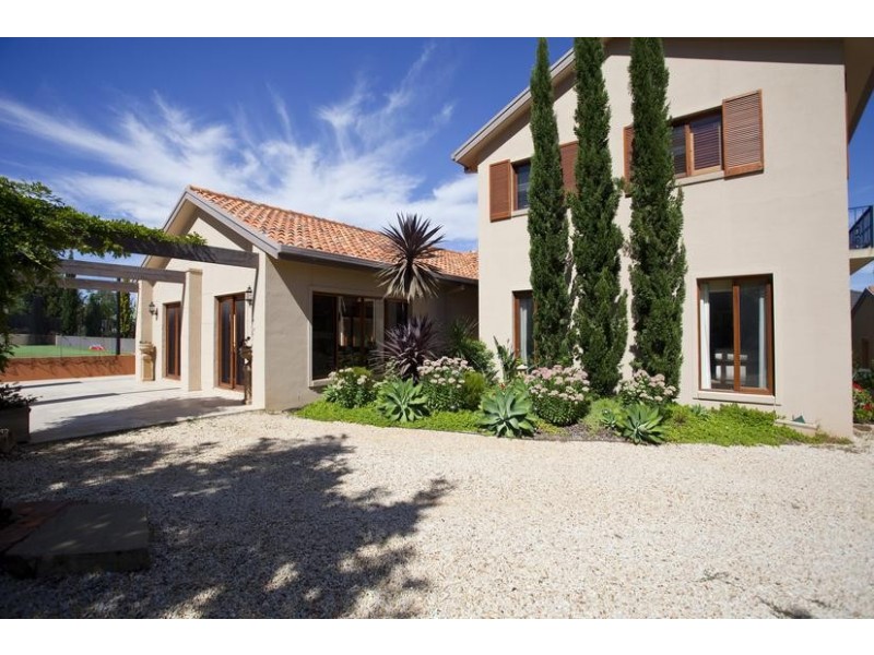 4A Isabella Grove, Strathdale VIC 3550