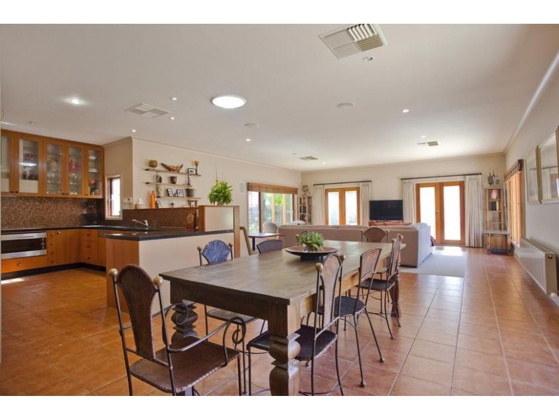 4A Isabella Grove, Strathdale VIC 3550