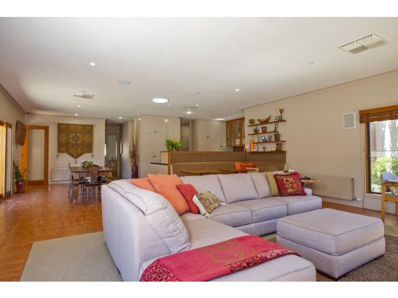 4A Isabella Grove, Strathdale VIC 3550